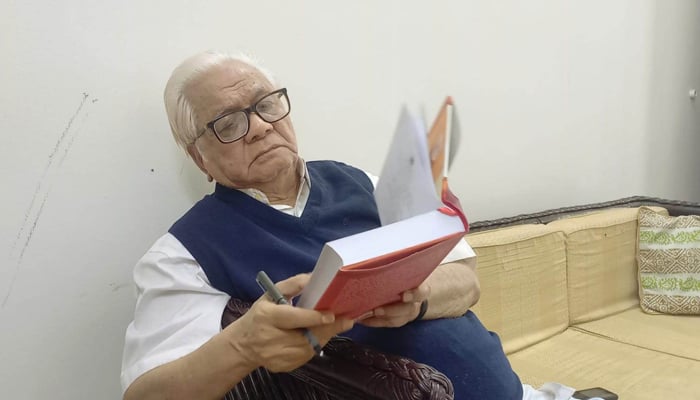 এক নীরব বটবৃক্ষের ছায়ার হারিয়ে যাওয়া