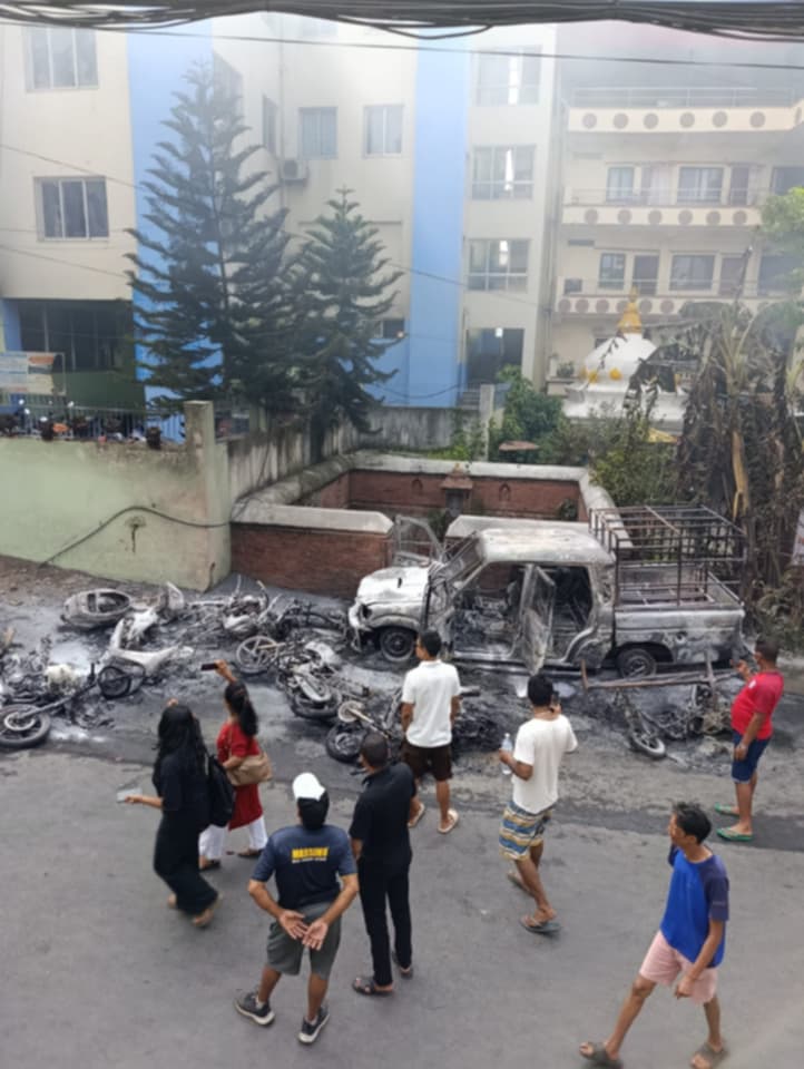 কাঠমান্ডুতে উত্তাল আন্দোলন, পদত্যাগ প্রধানমন্ত্রীর