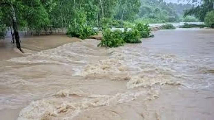 নদীর পানি বাড়ছে, সতর্কবার্তা জারি