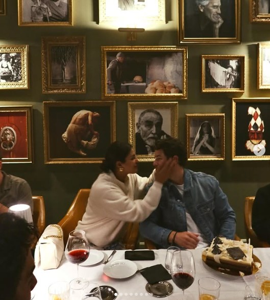 নিক জোনাসের প্রতি ভালোবাসার মুহূর্ত শেয়ার করলেন প্রিয়াঙ্কা