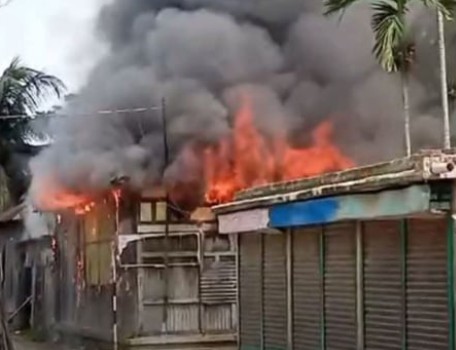 এবার মাইকে ঘোষণা দিয়ে মাজারে হামলা-ভাঙচুর ও আগুনের ঘটনা